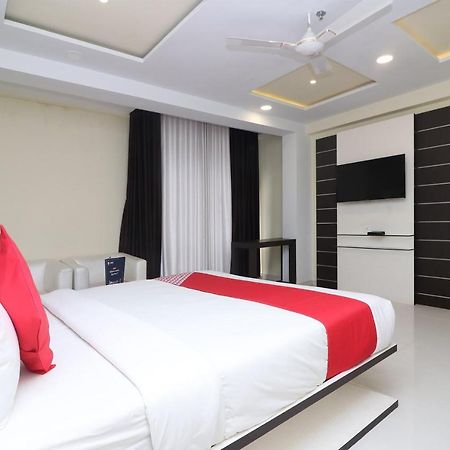 Hotel Ambalika Дігха Екстер'єр фото