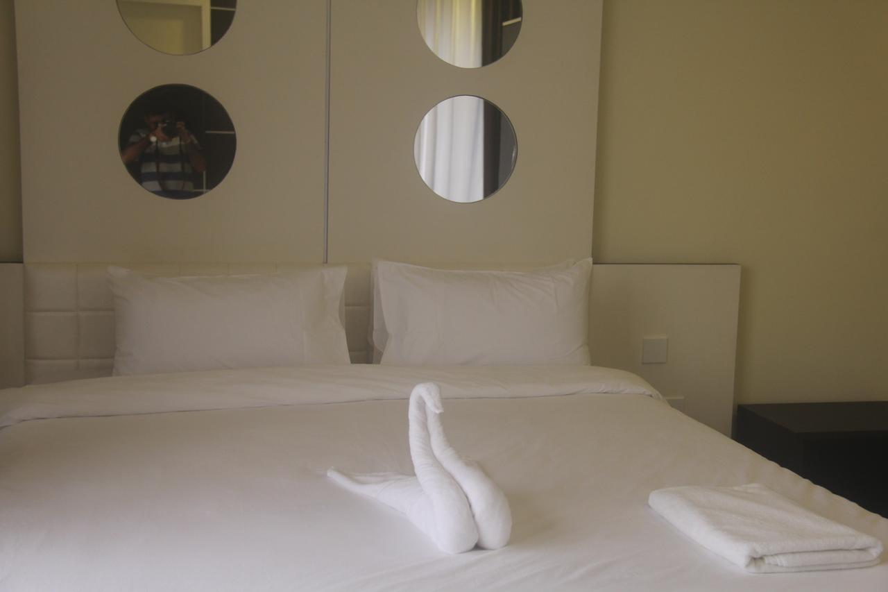 Hotel Ambalika Дігха Екстер'єр фото